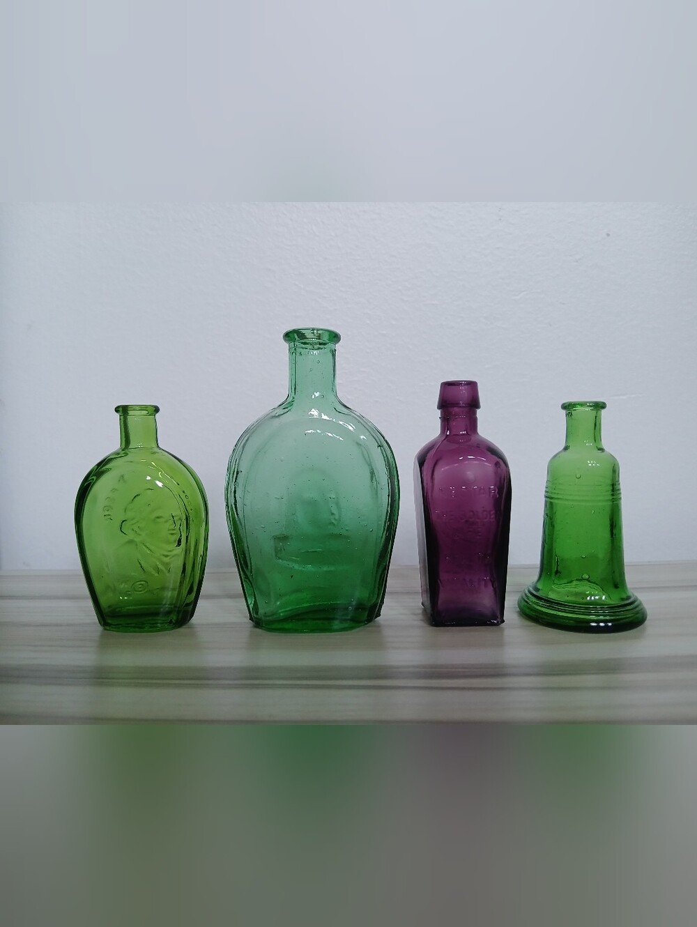 Vintage Lot 4 Miniature Coloured Glass Bottles 1970s Wheaton Taiwan - Picture 3 of 16